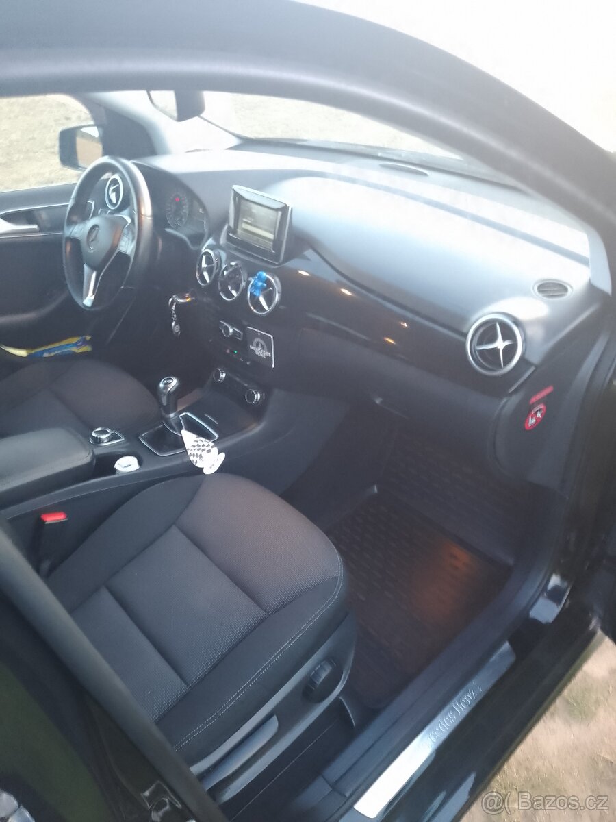 Mercedes Benz B180 - 13