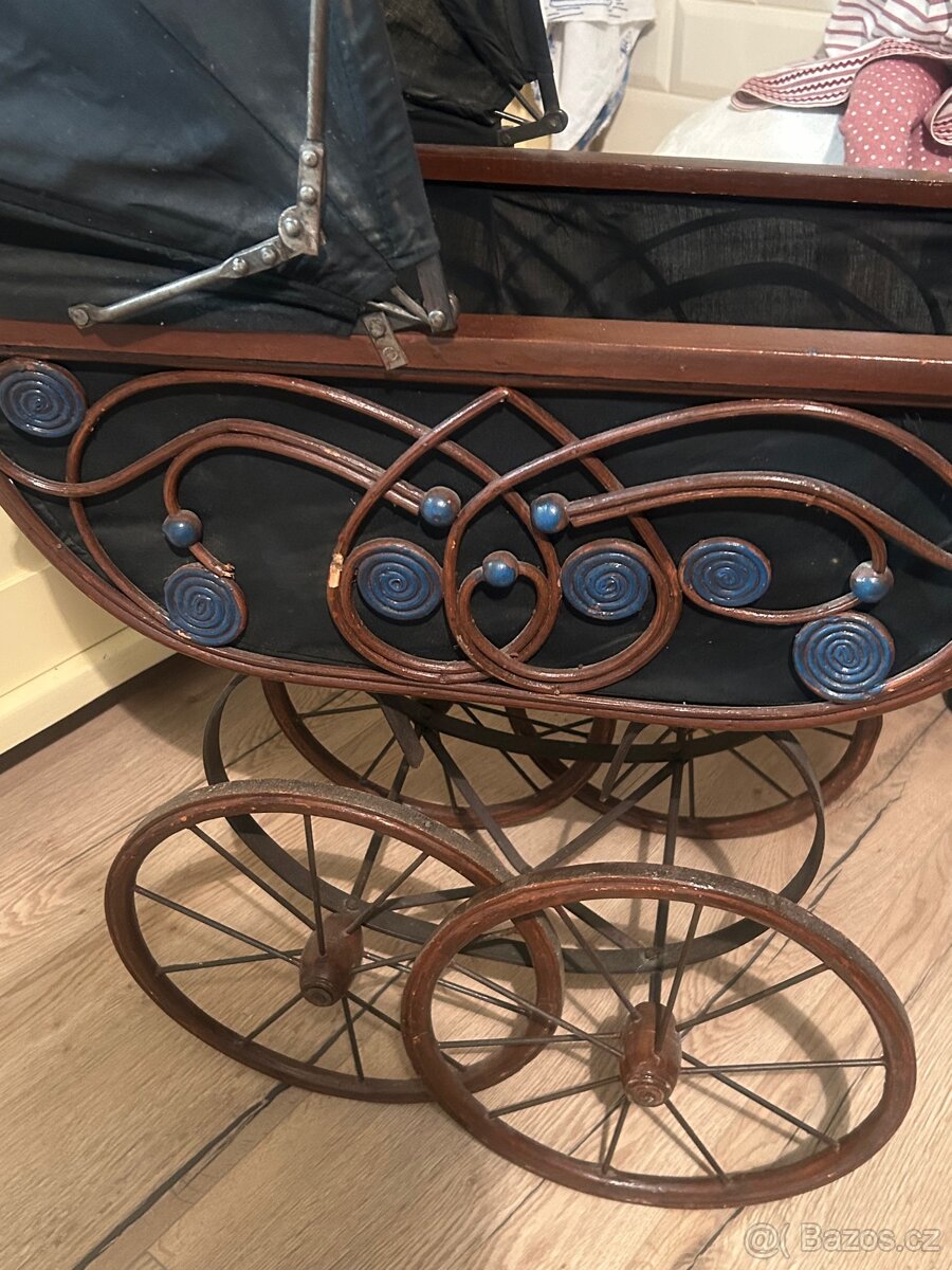 Krásný kočárek ve stylu 19.století (replika) - 13