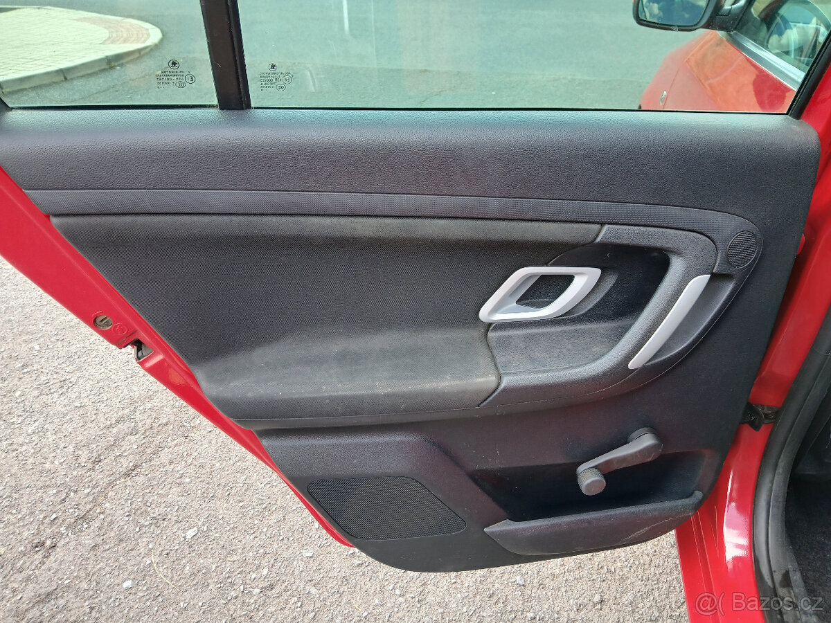 Škoda Fabia Combi 1.4 MÁLO NAJETO - 13