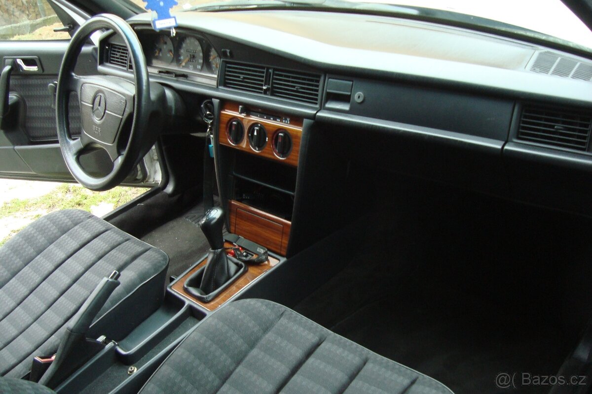 Mercedes Benz 190 W-201 - 13