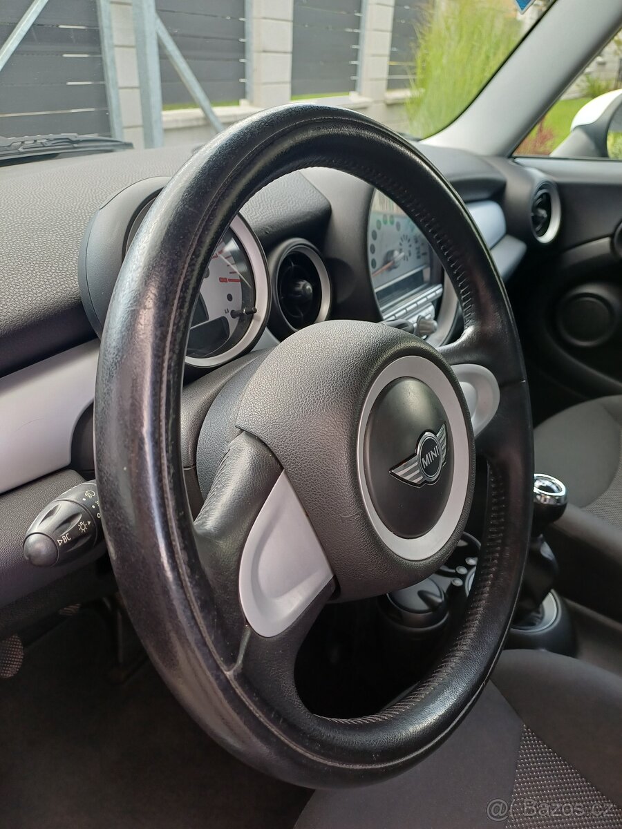 MINI Cooper 1.6i 88kW 2007 bez STK - 13