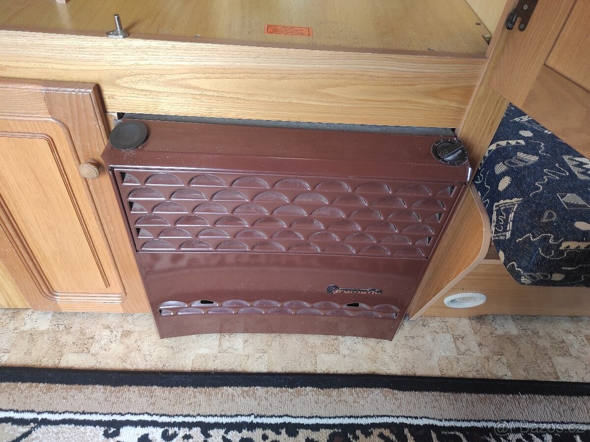 Obytný přívěs Fendt 410 A - 13