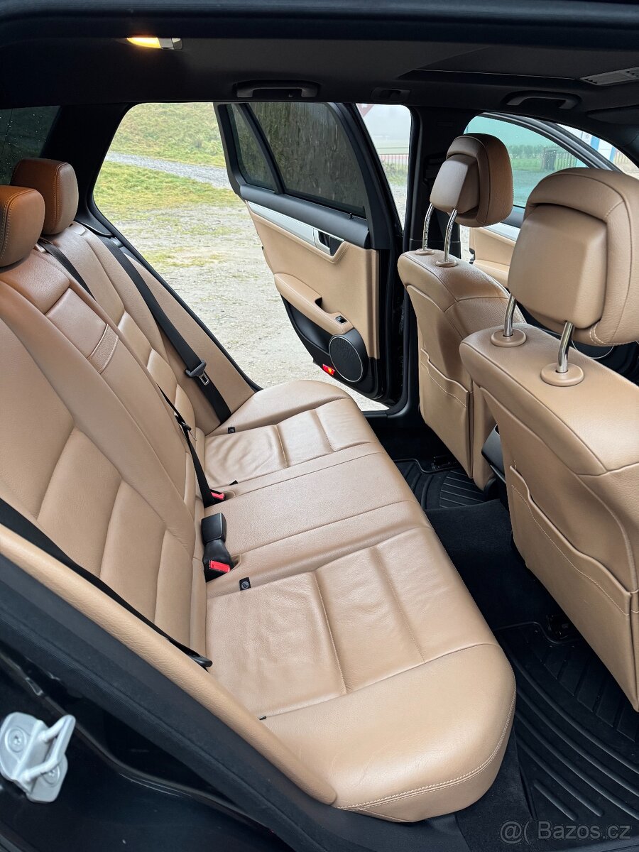 Mercedes-Benz С250, Avantgarde, couvací kamera - 13