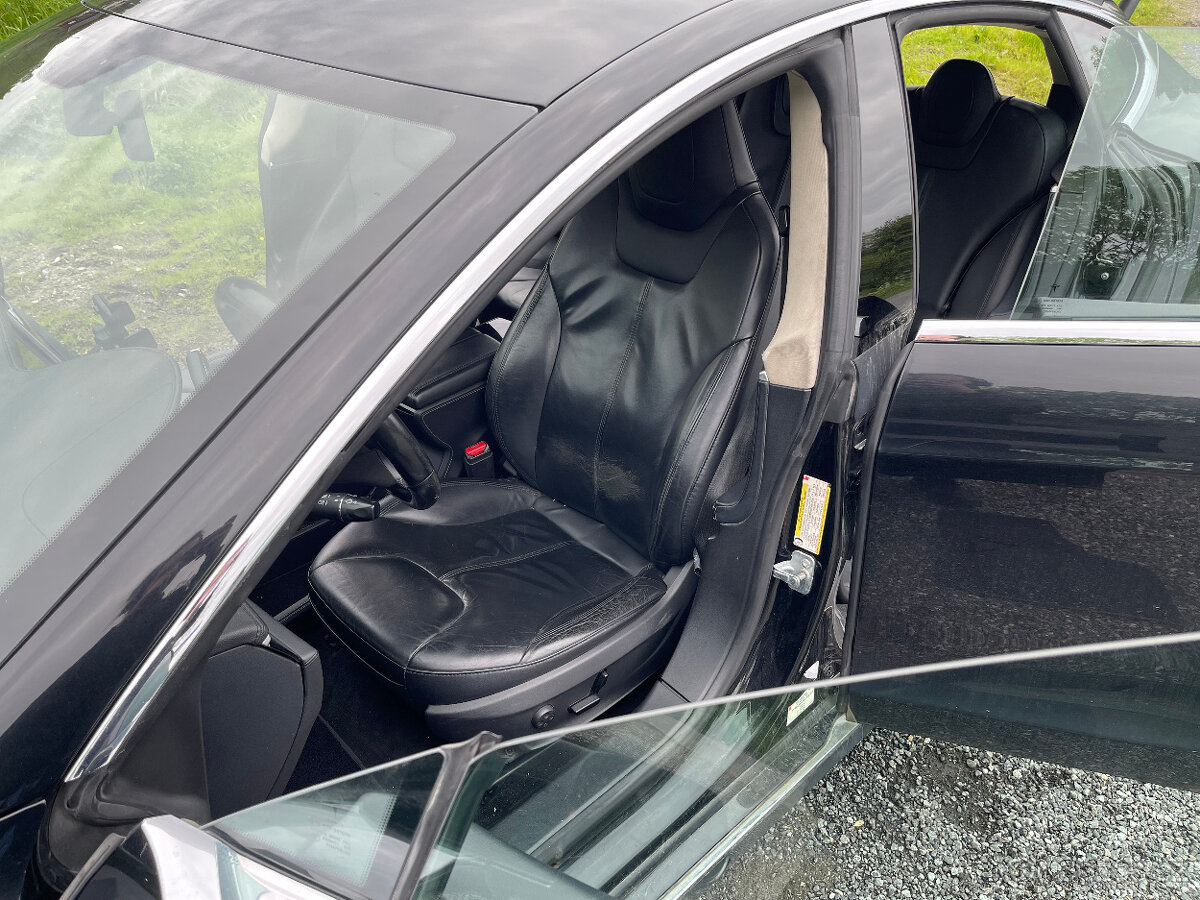 Tesla Model S 85 2014, nabíjení zdarma, nová technická - 13