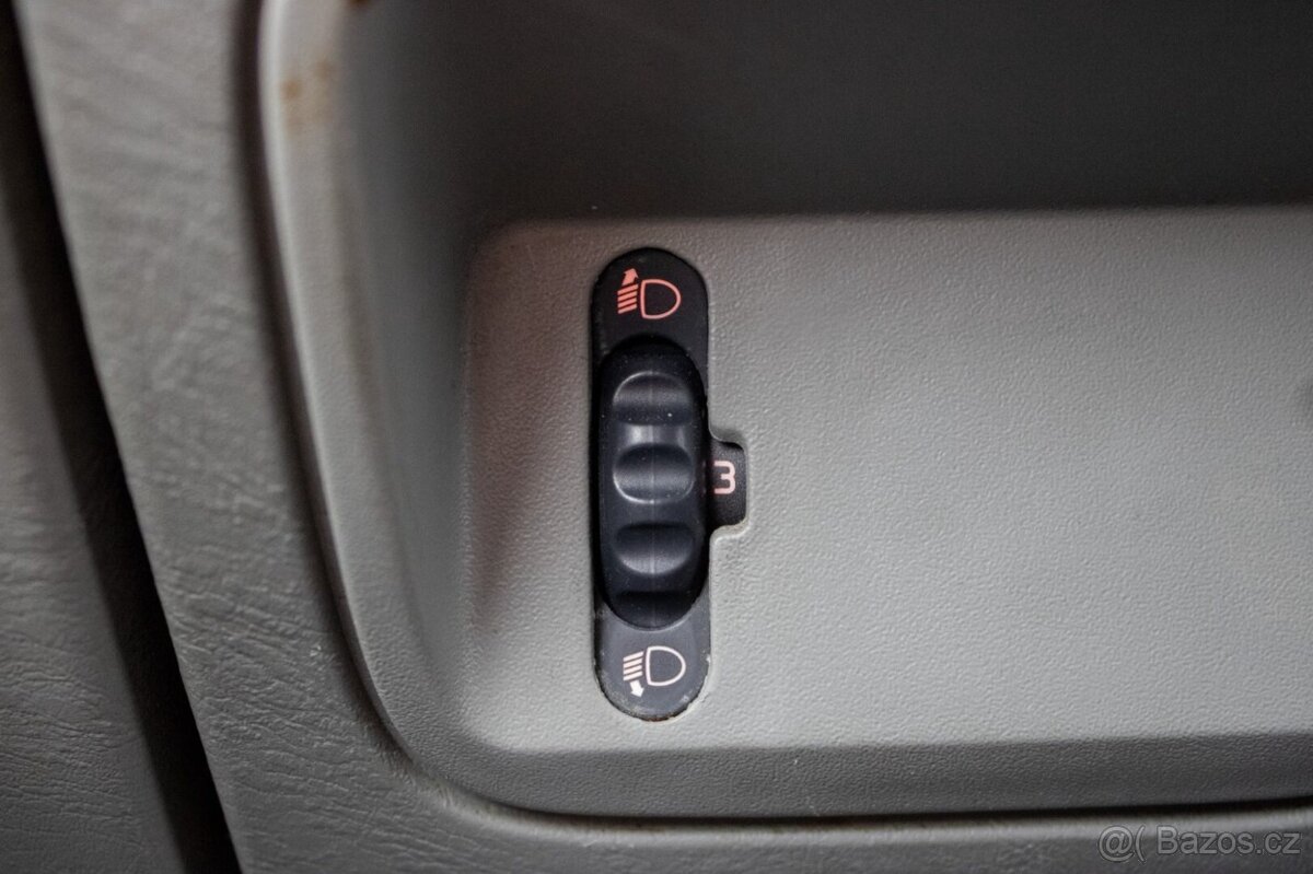 Renault Trafic 2.0 dCi 16V Passenger / 84kW / 2011 - 13