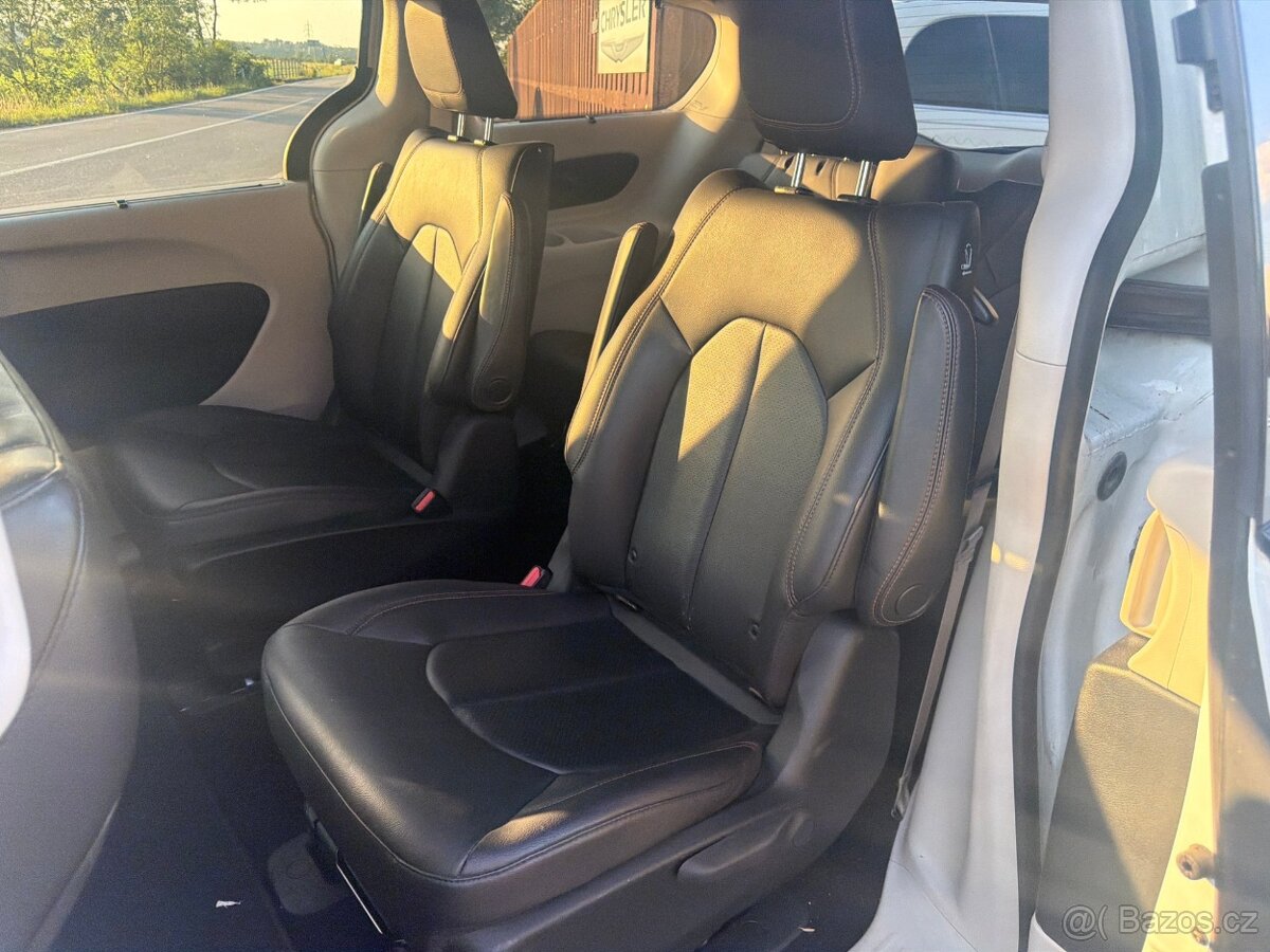 Chrysler Pacifica 3,6 L DVD Hybrid Plug In 2018 - 13