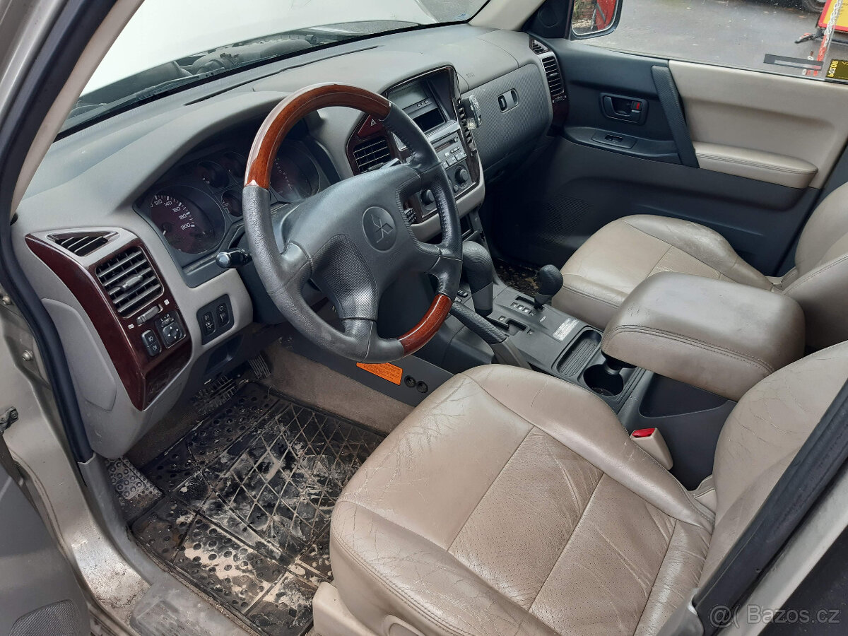 Mitsubishi Pajero 3,2DiD 118kW 2002 - díly - 13