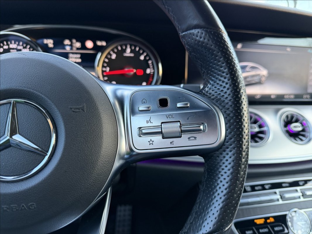 Mercedes-Benz Třídy E 220d 4Matic AMG 2018 - 13