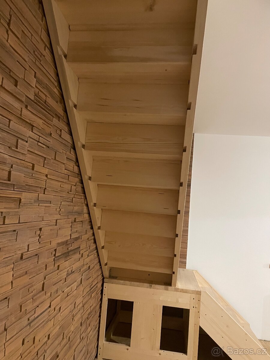 Dřevěné schodiště - 13