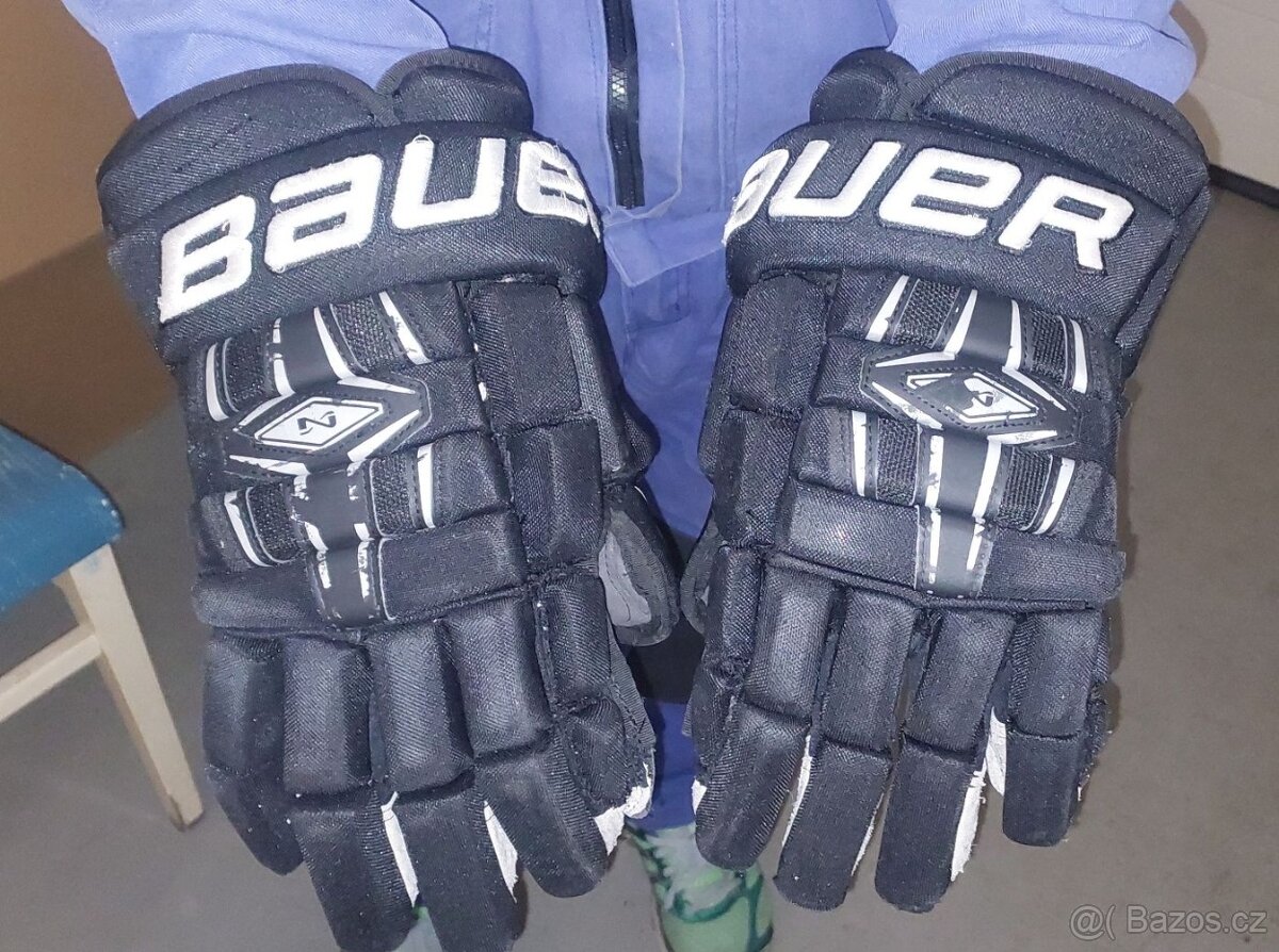 Hokejové brusle, chrániče, kalhoty, rukavice - 13