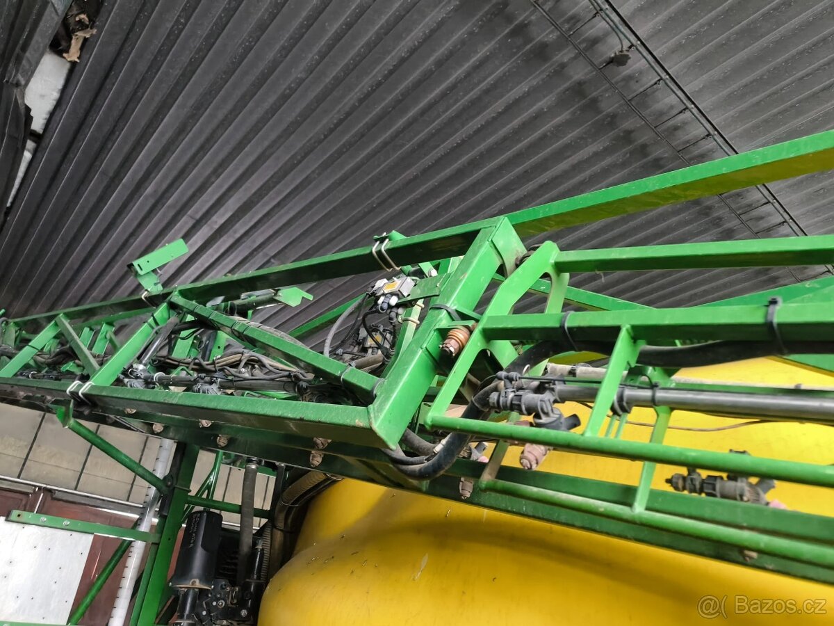 Tažený postřikovač John Deere 840i - 13