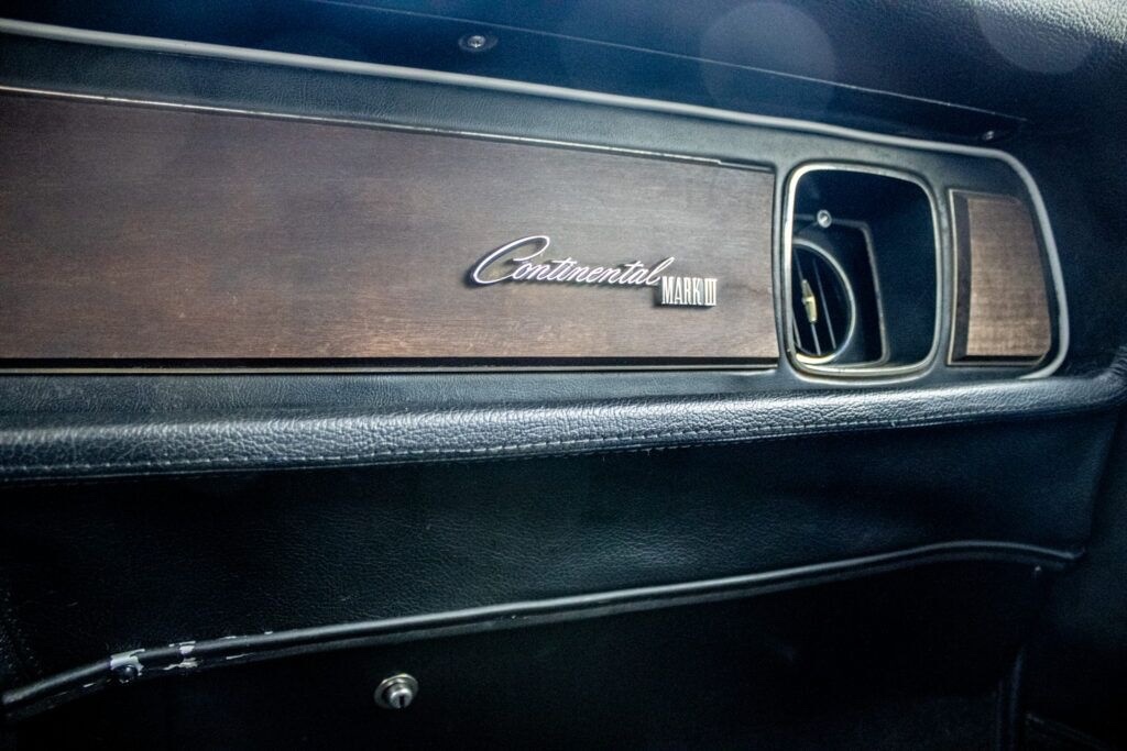 1969 Lincoln Continental Mark III 7.5L V8 - 13