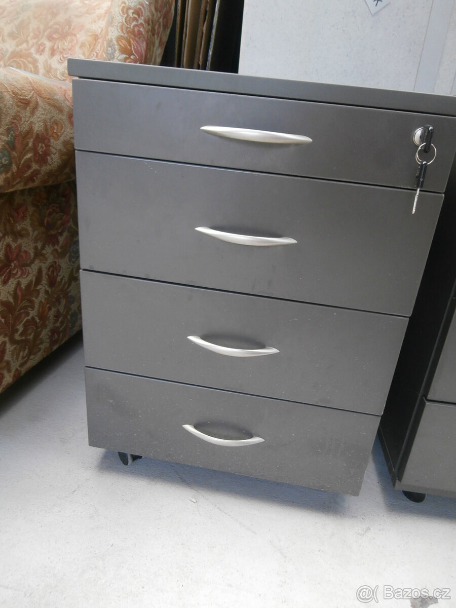 Skříňka se zásuvkami na kolečkách, kontejner od 500 kč - 13