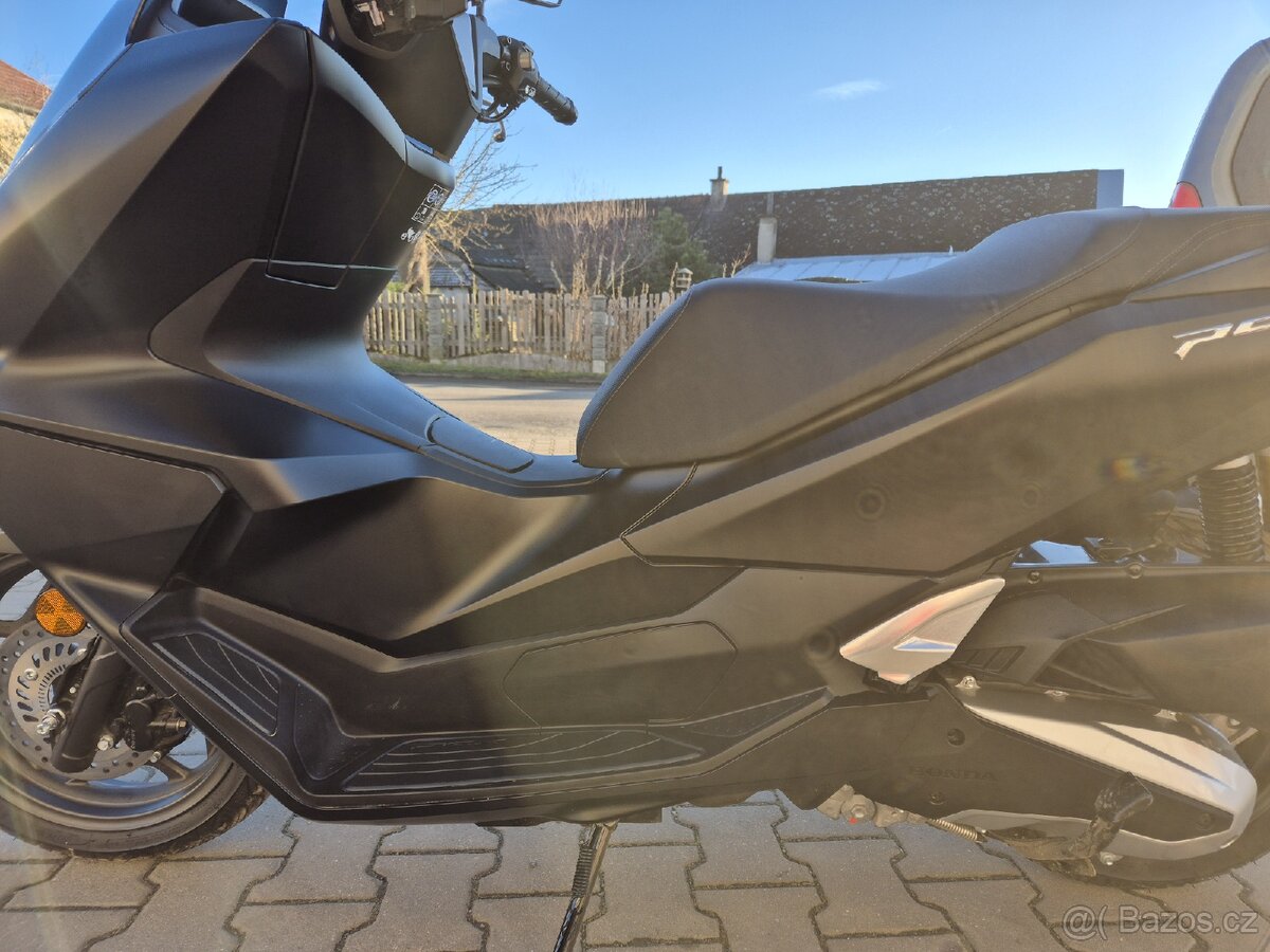 Prodám HONDA PCX125 DX, r. v. 2025, ABS, TC, ČR, 2015km - 13