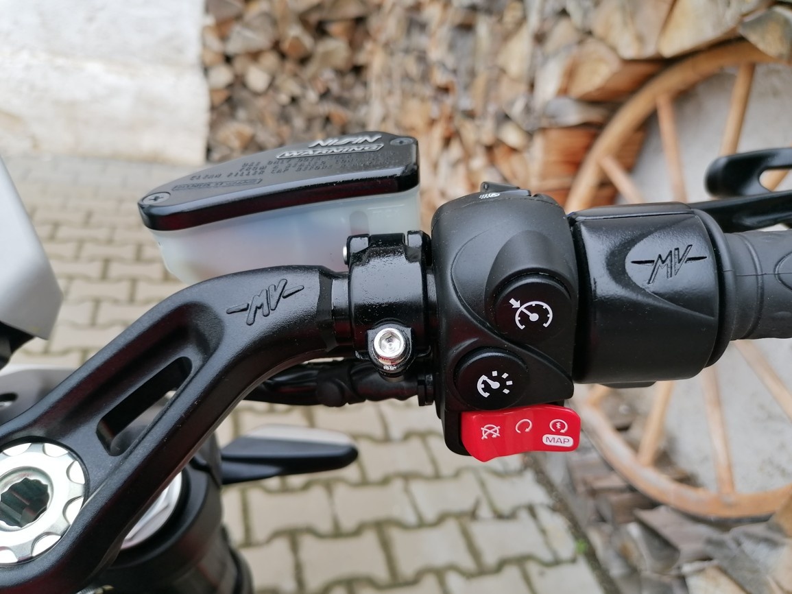 MV Agusta Dragster 800 ROSSO - 13