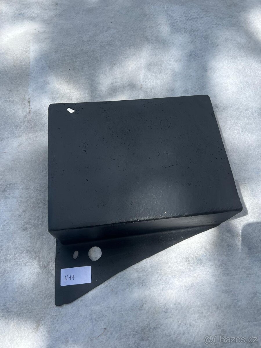 Plechy kolem motoru na Tatru 613 - 13