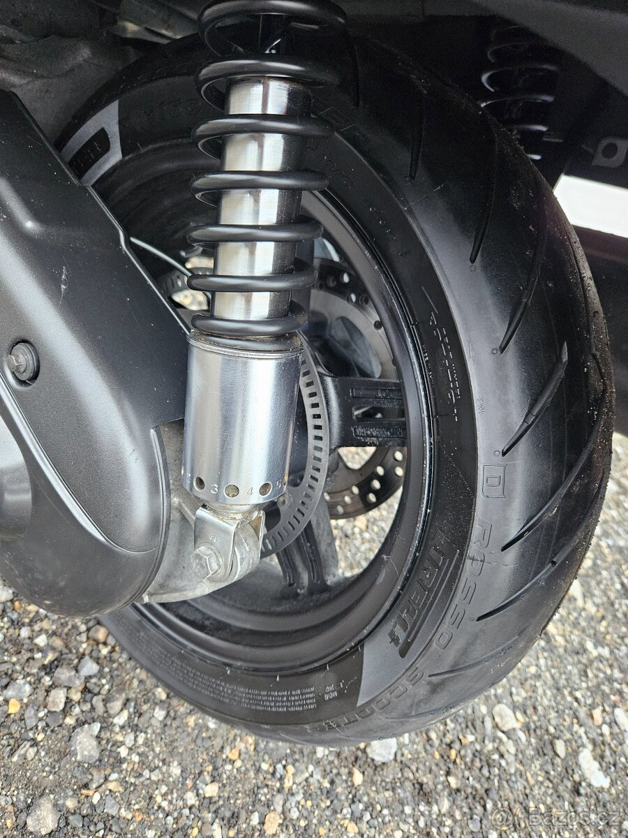 Suzuki Burgman 650 EXECUTIVE - NOVÝ MODEL EXECUTIVE - 13