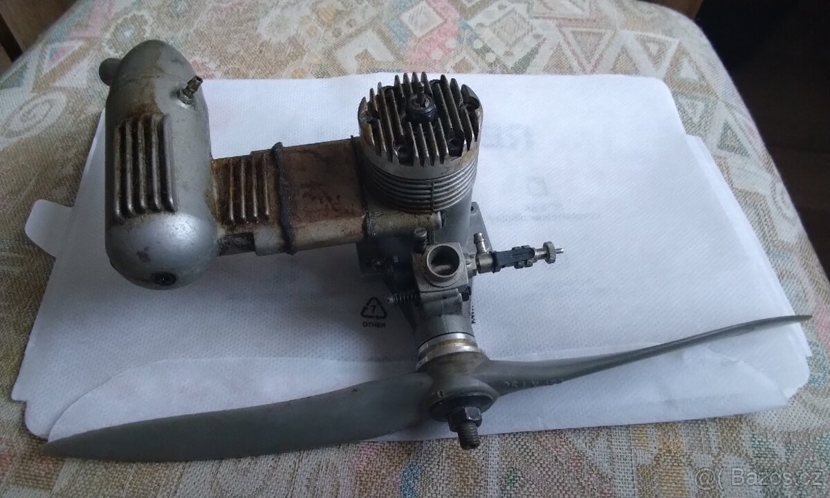 Model letadla včetně motoru a serv. - 13