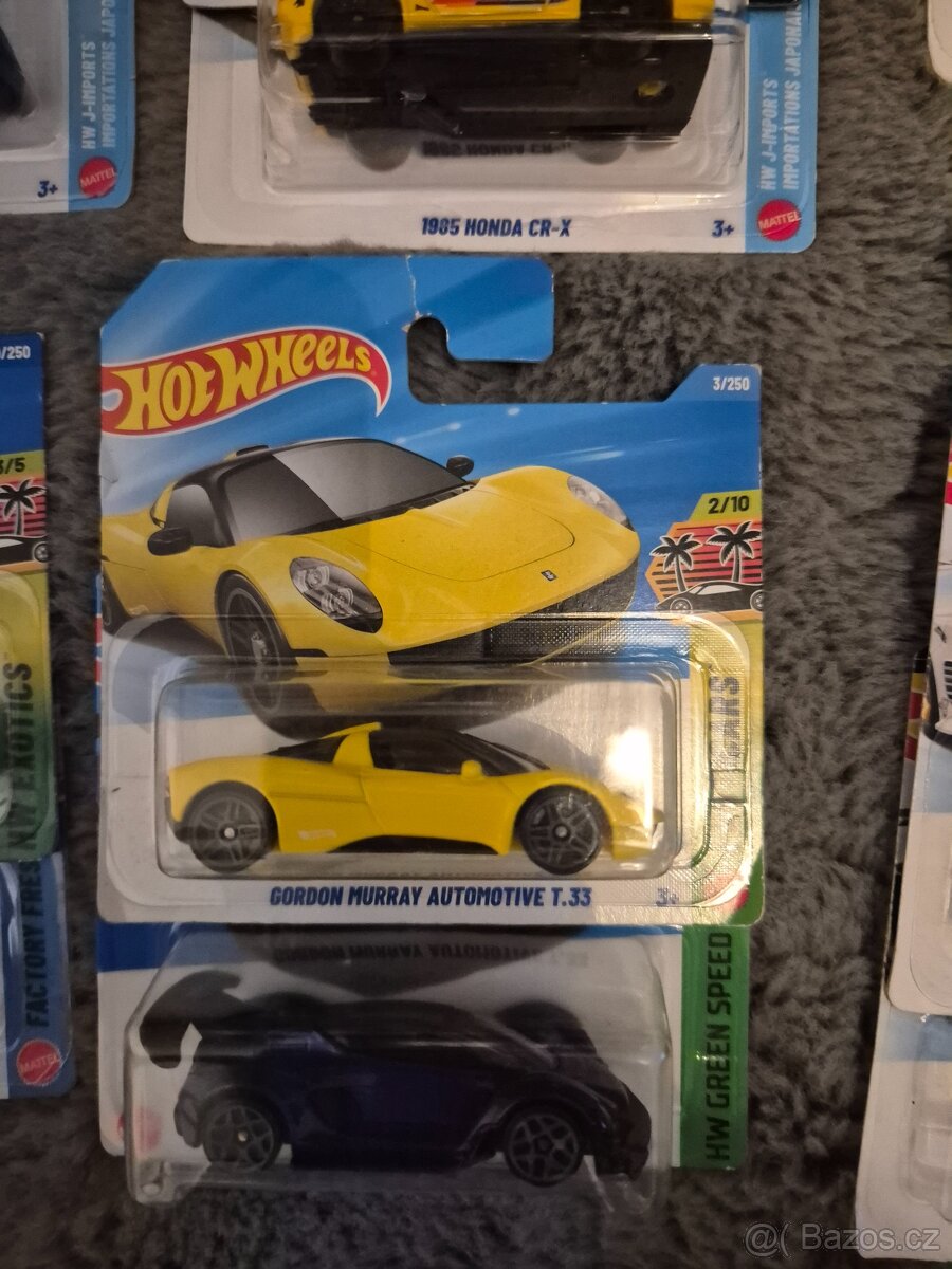 Hot wheels autíčka - 13