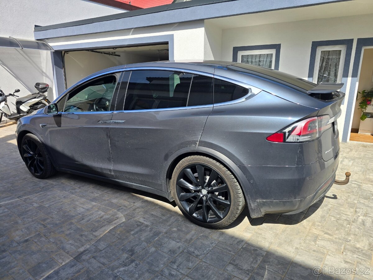Tesla Model X 100D - 13