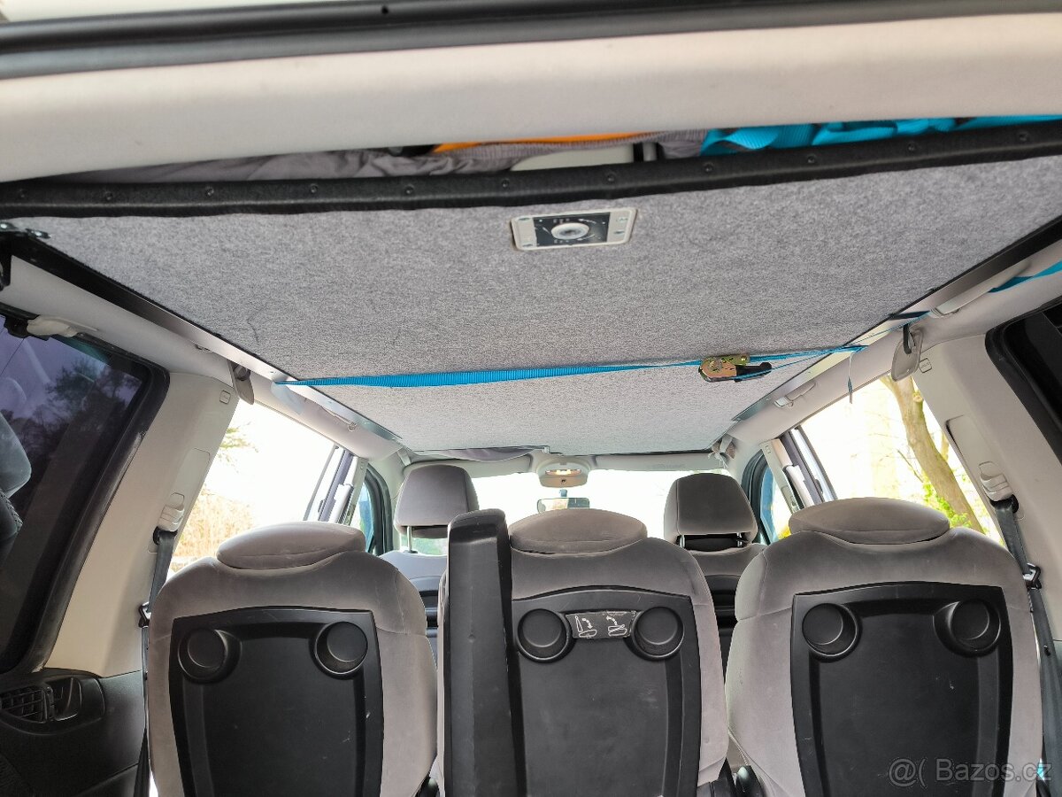 Peugeot 807, 100 kW, postel, servisováno - 13
