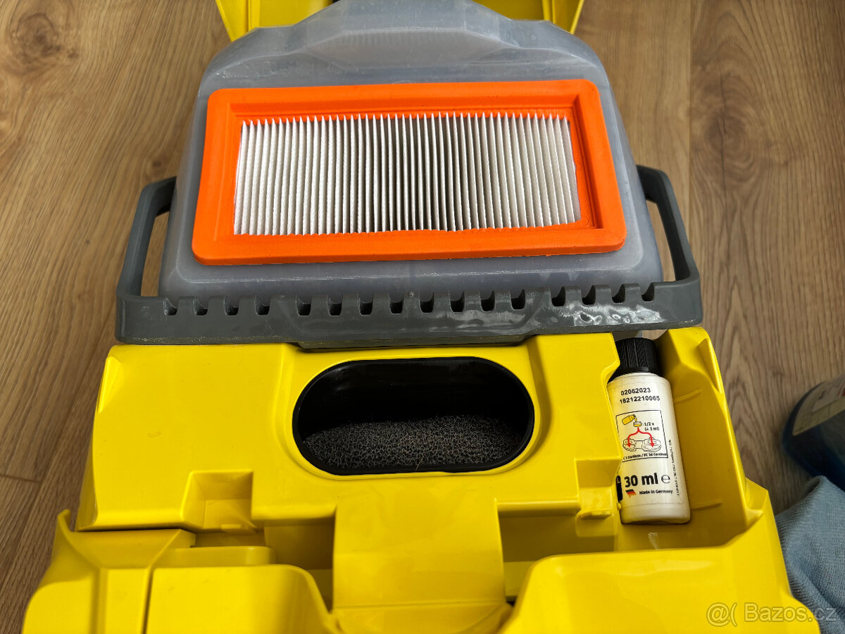 Vysavač Karcher DS6 s vodním filtrem - 13