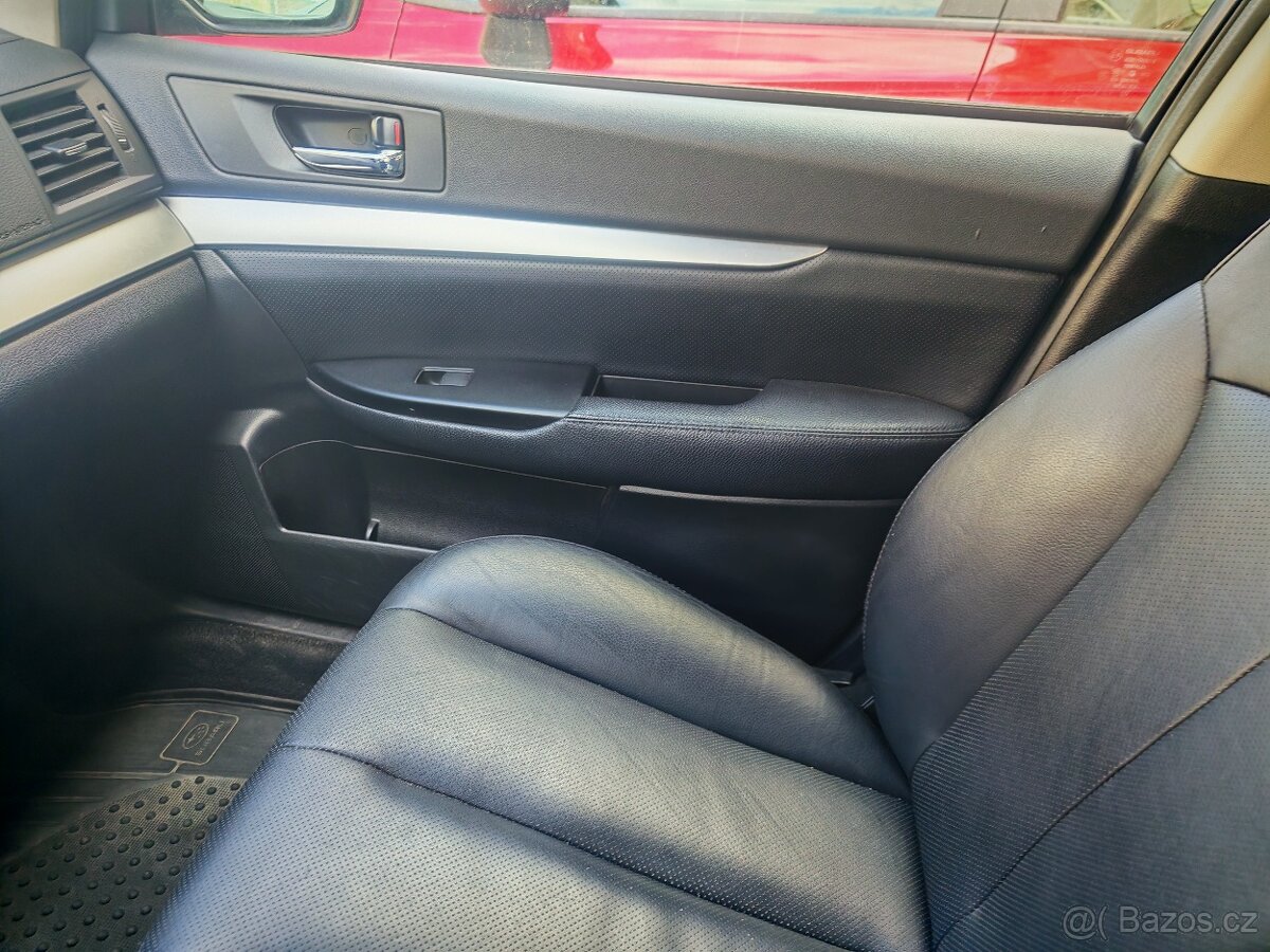 Subaru Outback 2.5 - 13