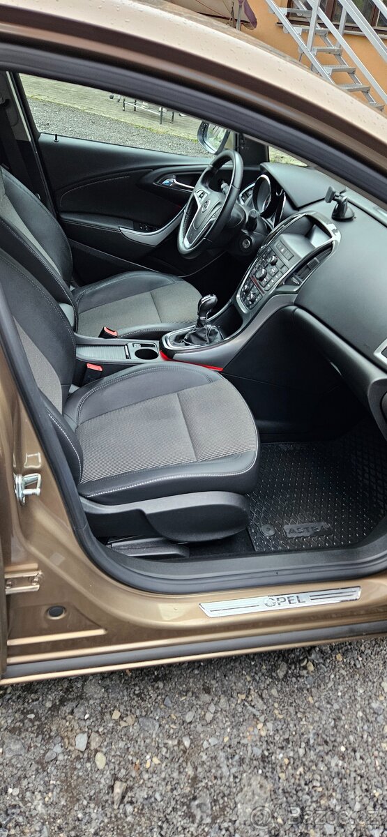 Opel Astra 1.4T HB Cosmo 88kW - 13