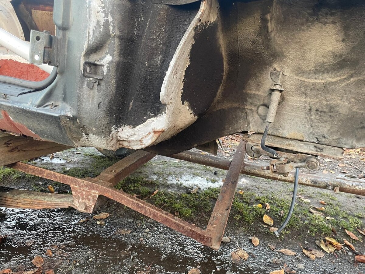 Vyramovana kastle bmw e30 - 13