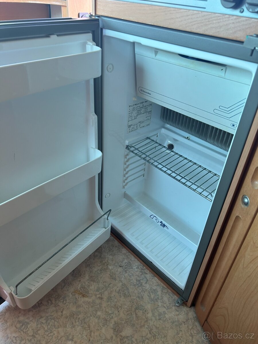 Karavan ADRIA Unica 462 DB, rok 2000, oddělená sprcha - 13