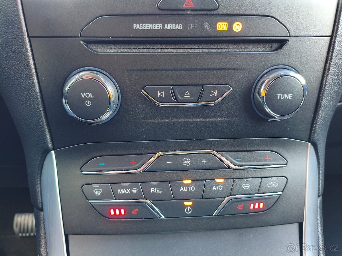 Ford S-MAX 2.0 Tdci 140Kw Titanium 4x4 r.v.2019 nové v ČR - 13