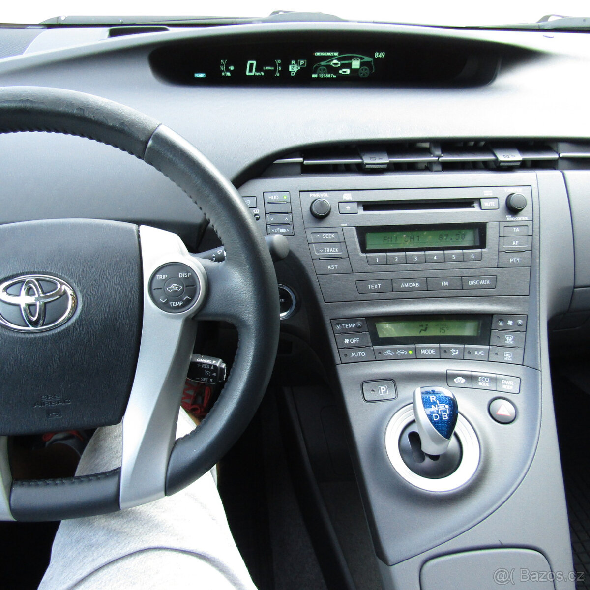 Toyota Prius 1,8i 73kw HYBRID, PLNÝ SERVIS TOYOTA, 121tkm - 13