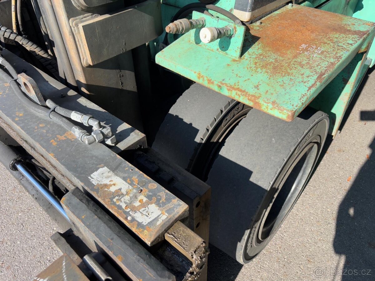 Vysokozdvižný vozík značky Mitsubishi FD70, nosnost 7 t - 13