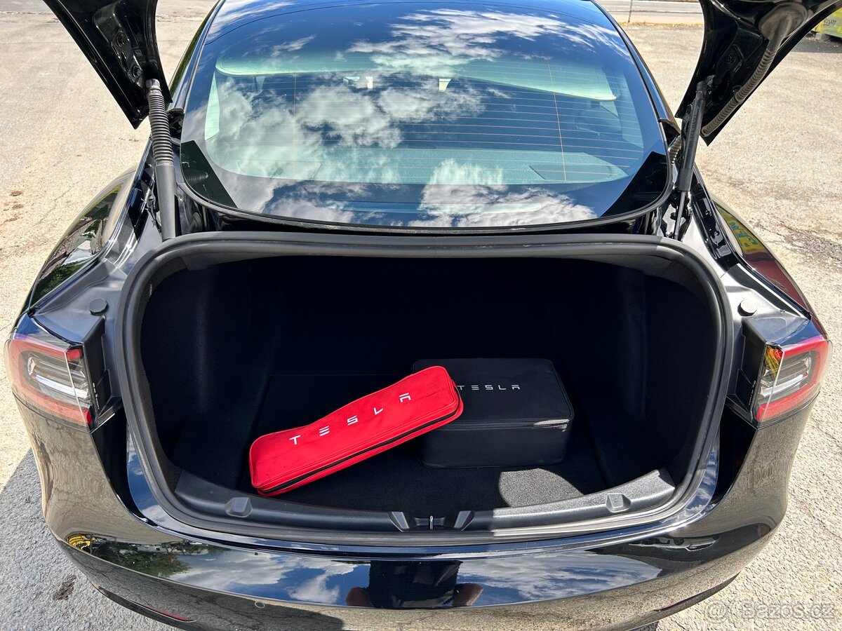 TESLA MODEL 3 SR+ 110.700 km refresh matrix světla 2021 - 13