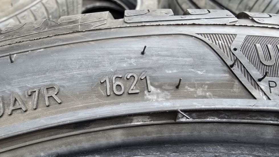 Zimní pneu 235/40/19 Good Year - 13