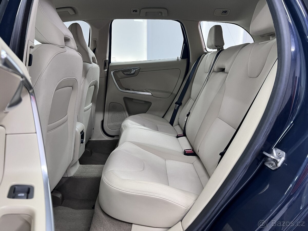 Volvo XC60 2.4 D4 133 kW 4x4 Manuál, 2014, Výhřev čel.skla - 13