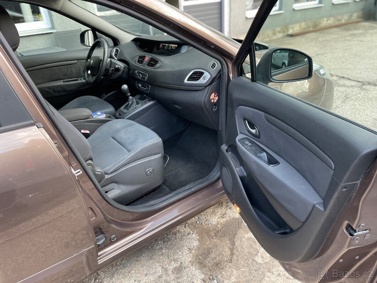 RENAULT GRAND SCÉNIC 1.5dCi - 13