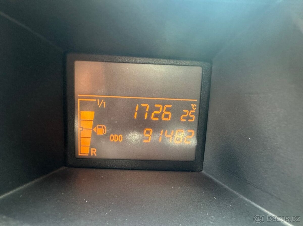 na prodej Toyota iQ 1.4 D4D - 13