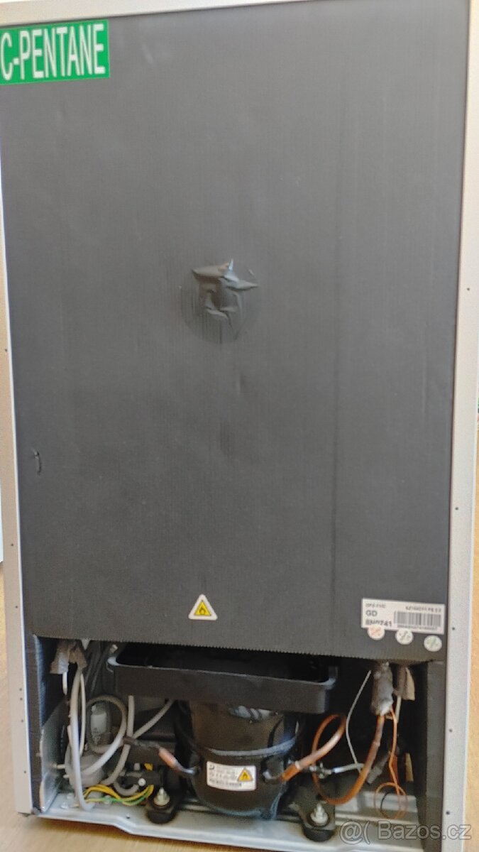 Malá lednice s mrazákem - 13