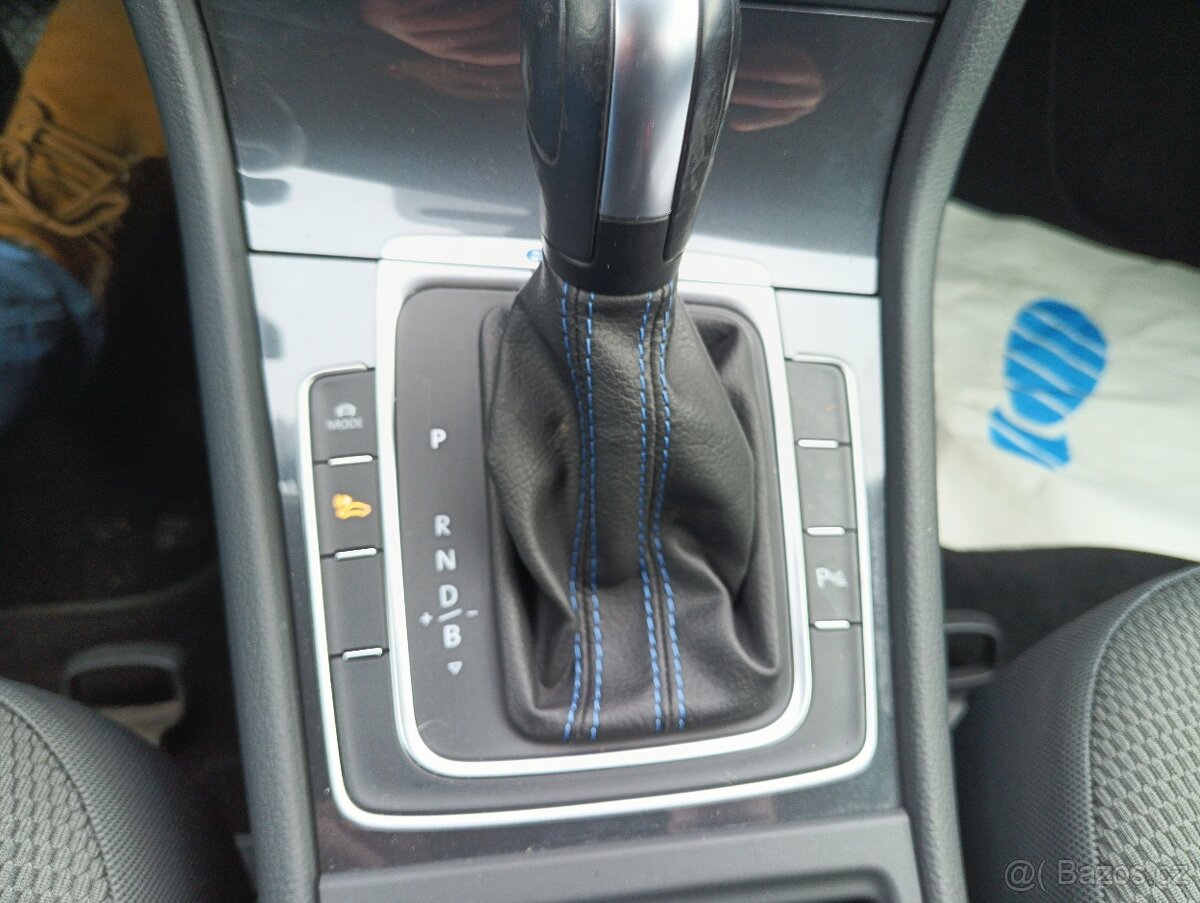 VW E-Golf,najeto pouze 54000km,po servisu - 13