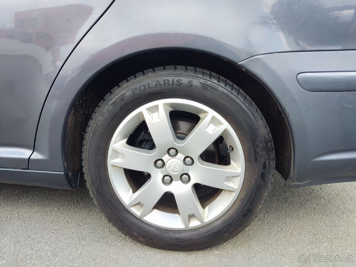 Toyota Avensis D4D 2.0 kombi - 13