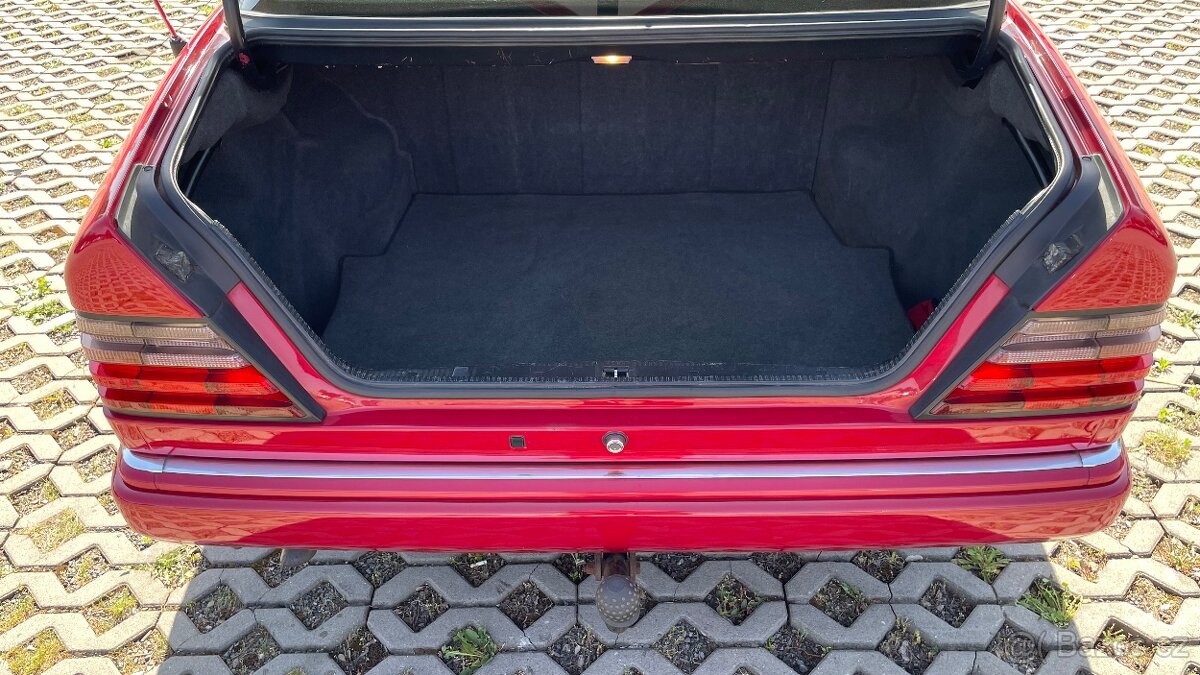 MERCEDES-BENZ E200 W124 - 13