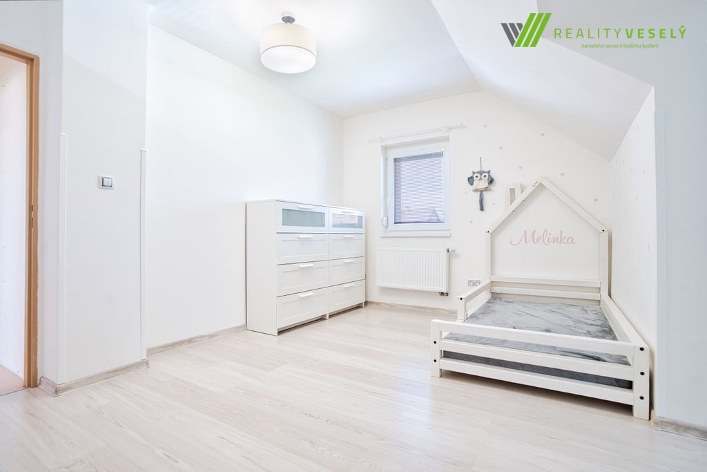 Prodej rodinného domu 4+kk se zahradou, garáží,druhým domem - 13