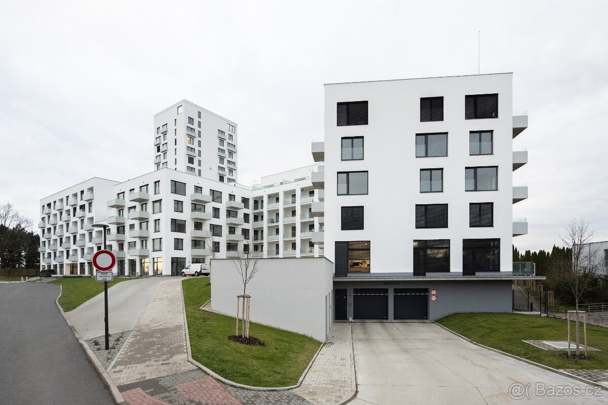 Byt 2+kk 55,6m2 s balkónem 4,7m2 - 13