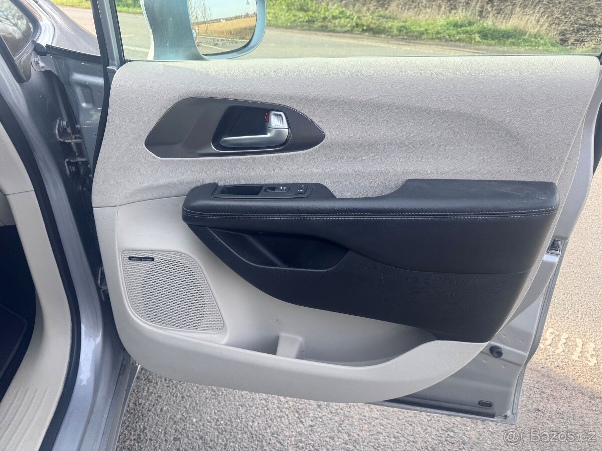 Chrysler Pacifica 3,6 Hybrid Radar Limited DVD 2019 - 13