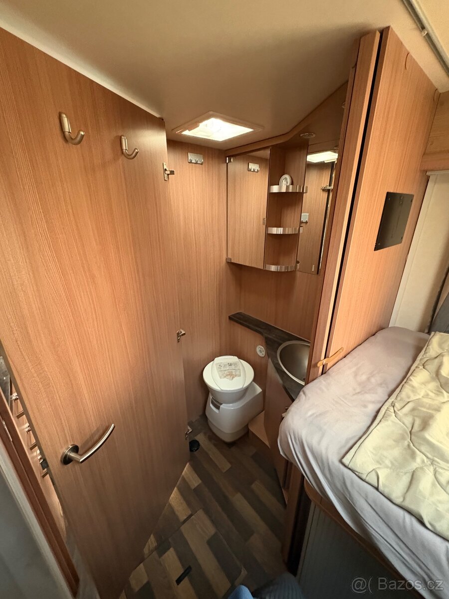 Obytný automobil Knaus Sky 700 - 13