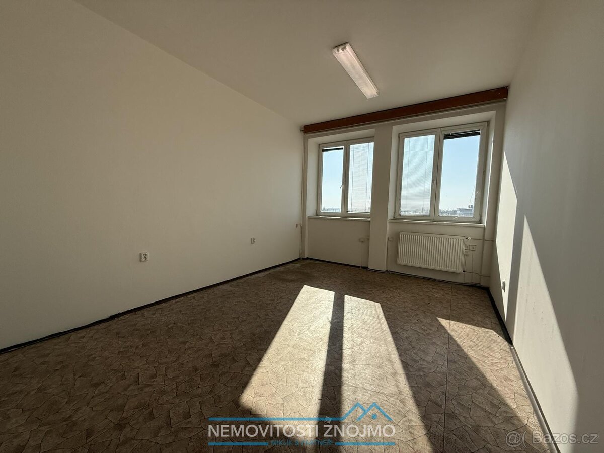 Pronájem parkovacích kójí 165m2, a parkovacího/skladovacího - 13