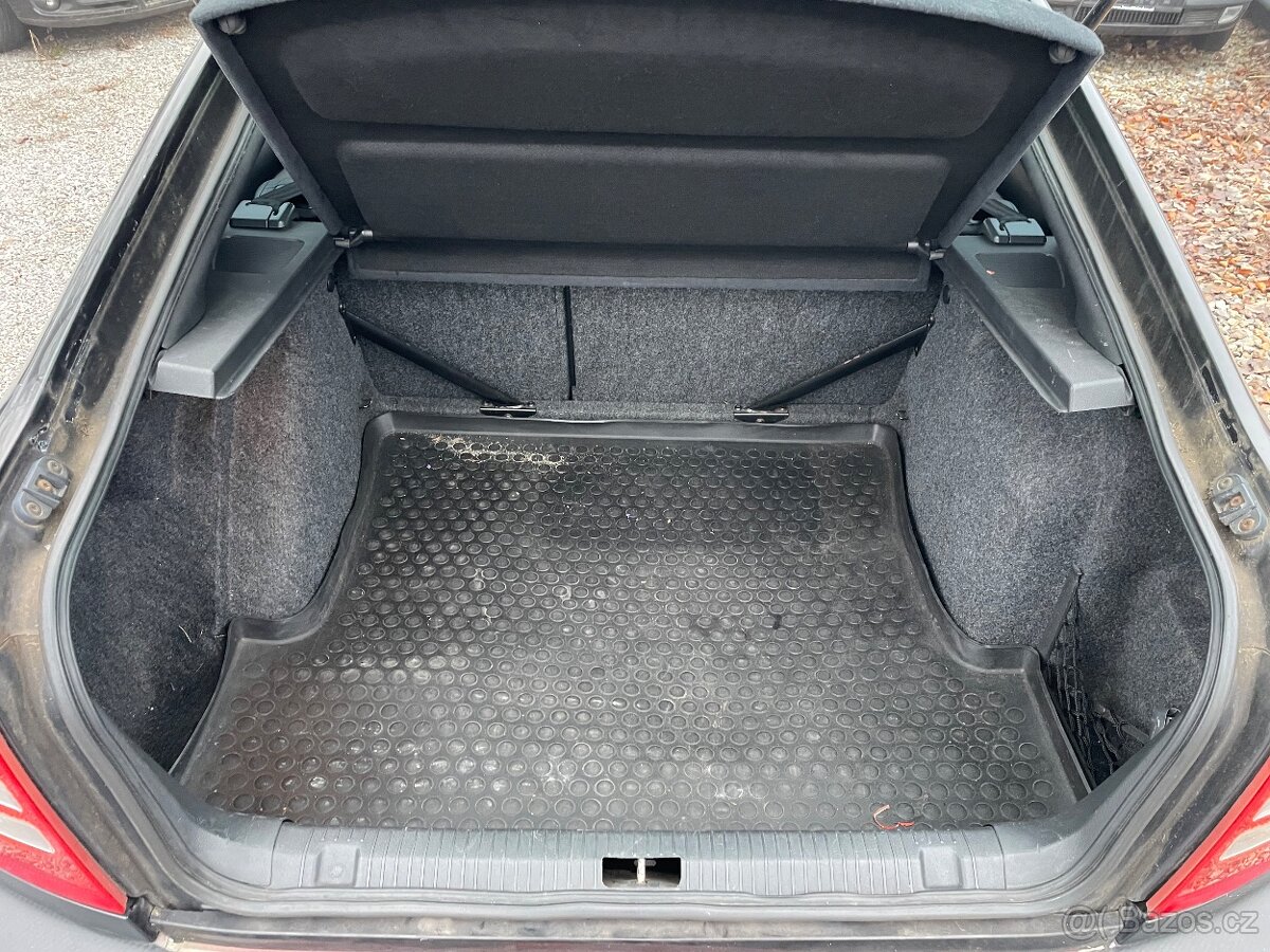 Škoda Octavia 1 RS černá - 13