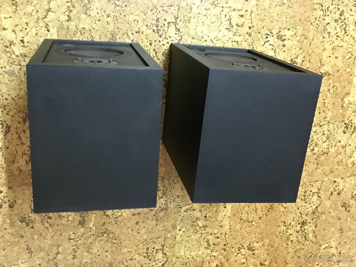 Triangle Titus e Velice zachovalé - 13