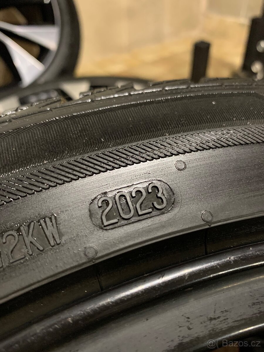Alu kola Škoda R18 5X112 ZÁNOVNÍ ZIMNÍ PNEU 235/45 R18 8,5mm - 13
